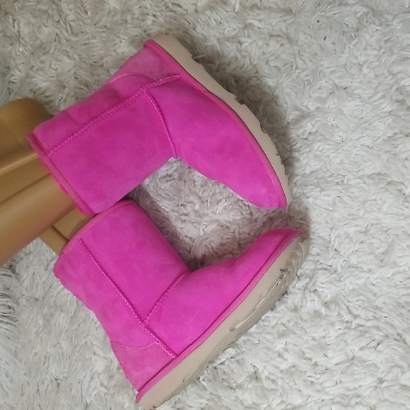 UGG BOOTS - Picture 5 of 11